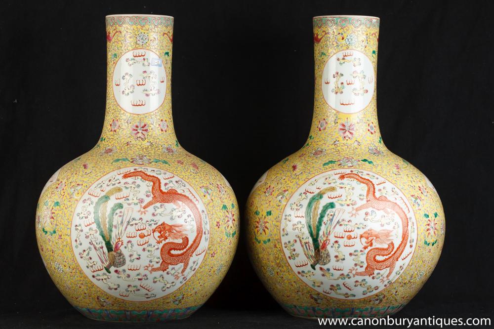 Pair chinesische Famille Rose Porzellan Bulbous Vasen Urnen Keramik