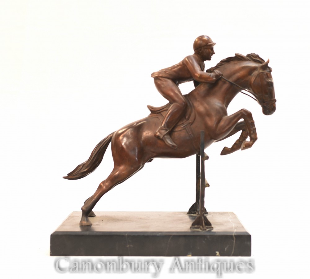 Englische Bronze-Hindernislauf-Pferdejockey-Statue – Springreiter 