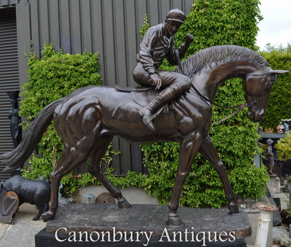 riesige bronzene Pferde- und Jockey-Statue