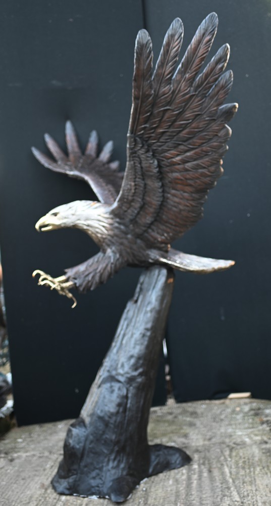 Riesige Bronzestatue eines amerikanischen Adlers, Weißkopfseeadler
